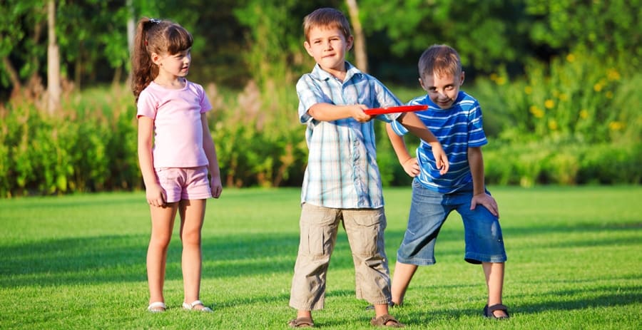 Kids playing frisbee golf - a fun, outdoor picnic game for kids